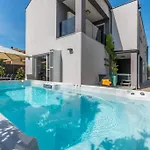 Ledenko Private Pool & Jacuzzi Biograd Na Moru