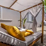 Ledenko Private Pool & Jacuzzi