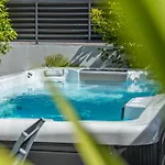 Ledenko Private Pool & Jacuzzi