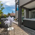 Apartment Ledenko Private Pool & Jacuzzi