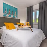 Ledenko Private Pool & Jacuzzi Apartment