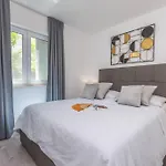 Apartment Ledenko Private Pool & Jacuzzi