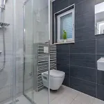 Ledenko Private Pool & Jacuzzi *