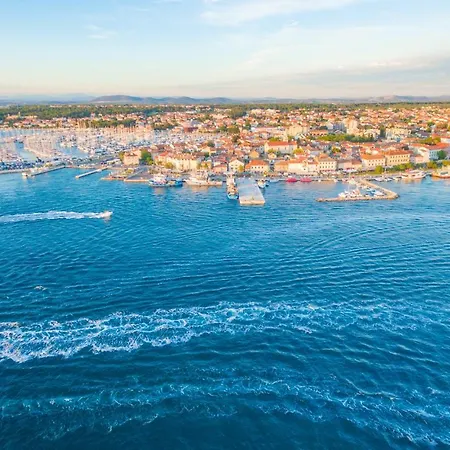 House With Pool Ledenko *