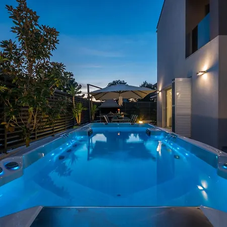 Apartment House With Pool Ledenko Biograd Na Moru
