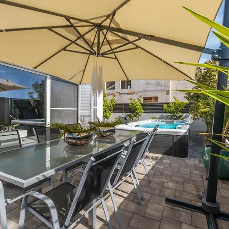 Daire House With Pool Ledenko *