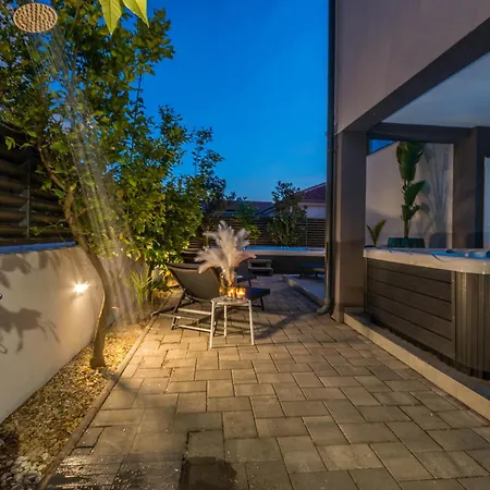 Appartement Luxury Villa Ledenko Private Pool Jacuzzi Garden *