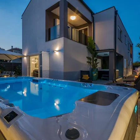 Apartment House With Pool Ledenko *
