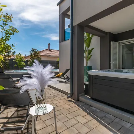 Apartamento Ledenko Private Pool & Jacuzzi