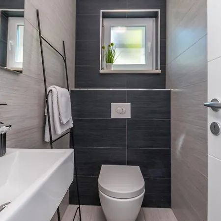 House With Pool Ledenko Appartamento *