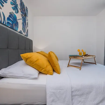 House With Pool Ledenko *