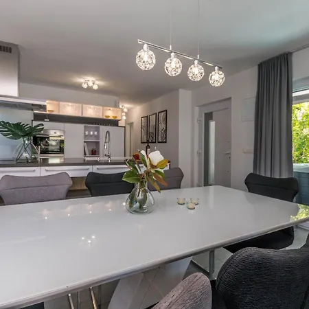 House With Pool Ledenko Biograd Na Moru