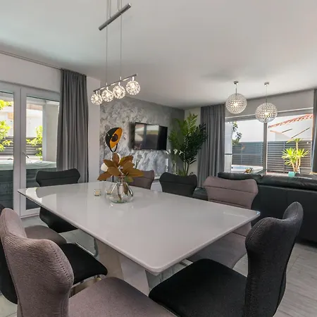 Apartment Ledenko Private Pool & Jacuzzi