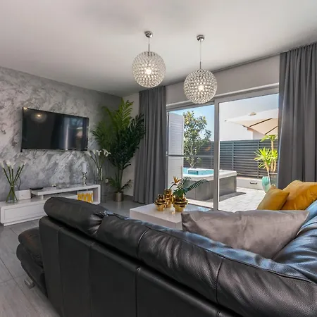 Apartamento Ledenko Private Pool & Jacuzzi