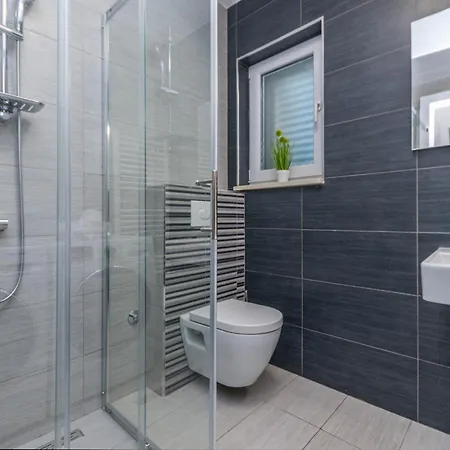 House With Pool Ledenko *