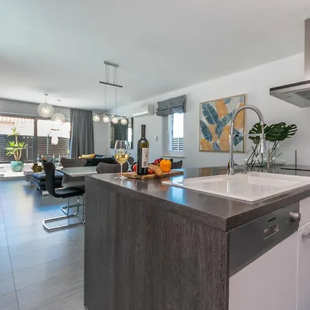 Apartamento Ledenko Private Pool & Jacuzzi *
