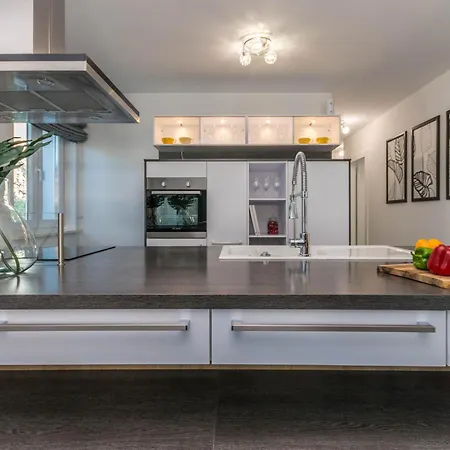 House With Pool Ledenko * Biograd Na Moru