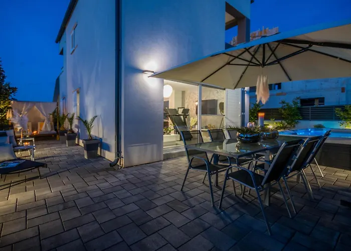 Appartement Luxury Villa Ledenko Private Pool Jacuzzi Garden Biograd Na Moru