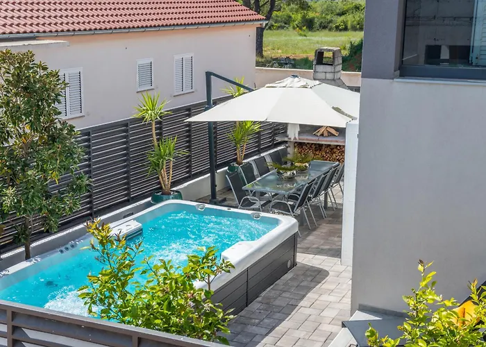 Appartement Luxury Villa Ledenko Private Pool Jacuzzi Garden *
