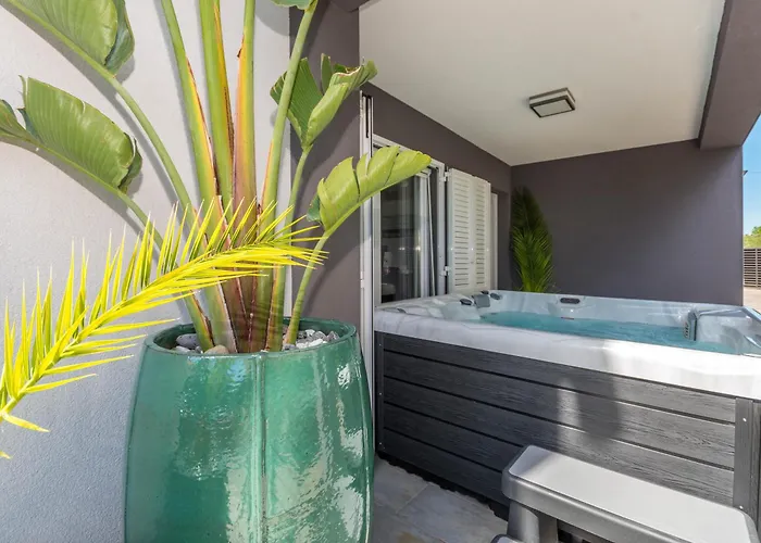 Luxury Villa Ledenko Private Pool Jacuzzi Garden