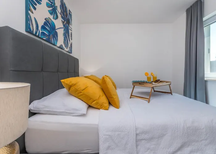 House With Pool Ledenko *