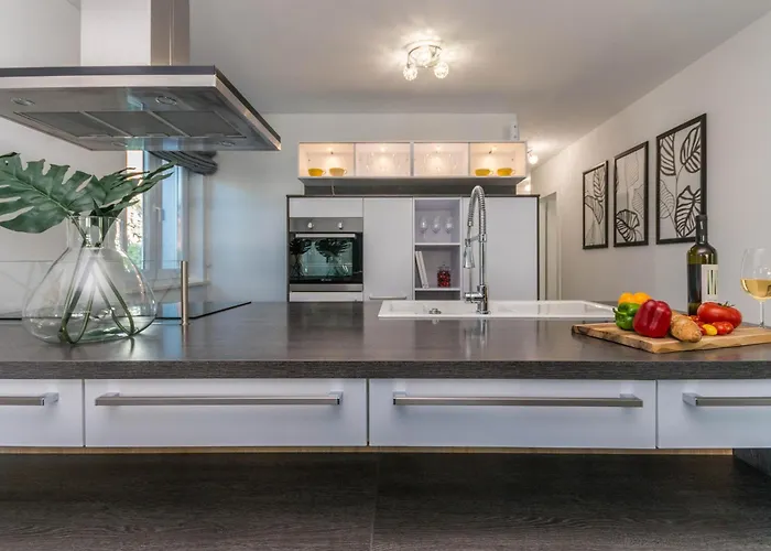 House With Pool Ledenko * Биоград-на-Мору