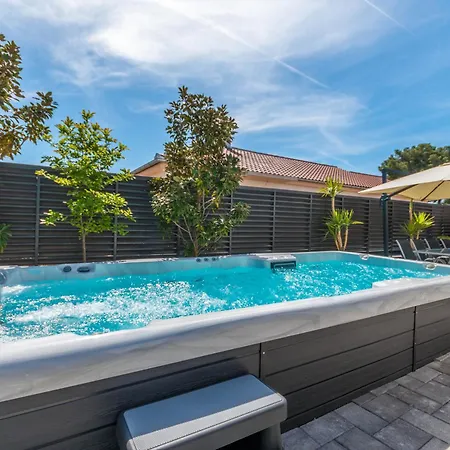 Apartment House With Pool Ledenko Weißenburg