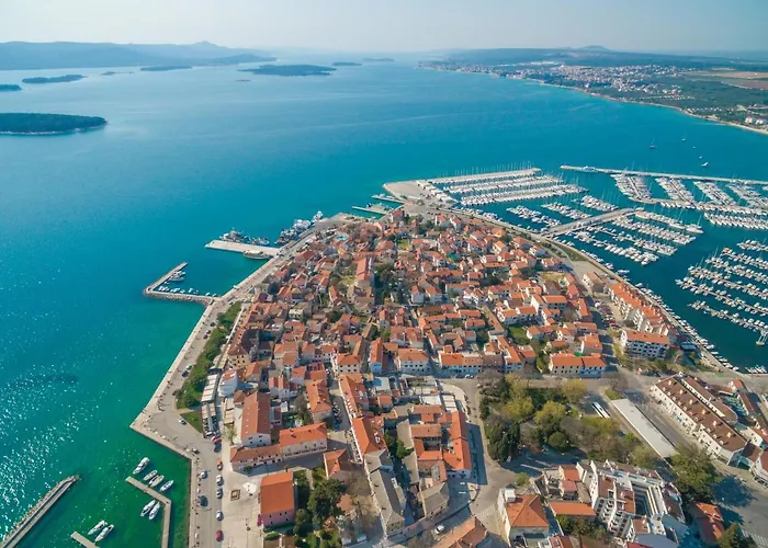 아파트 House With Pool Ledenko