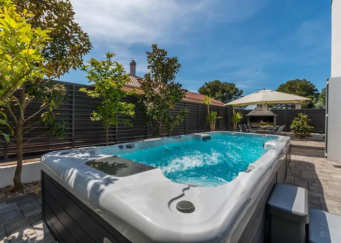 Ledenko Holiday Home Private Pool & Jacuzzi