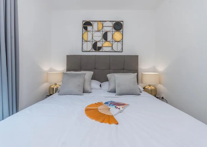 House With Pool Ledenko *