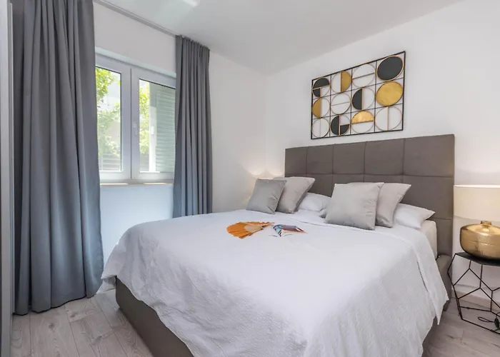 Daire Ledenko Holiday Home Private Pool & Jacuzzi