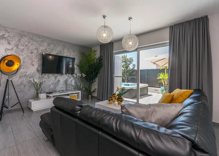Daire Ledenko Holiday Home Private Pool & Jacuzzi
