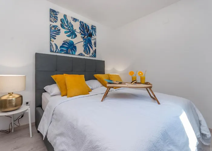 Ledenko Holiday Home Private Pool & Jacuzzi Daire *