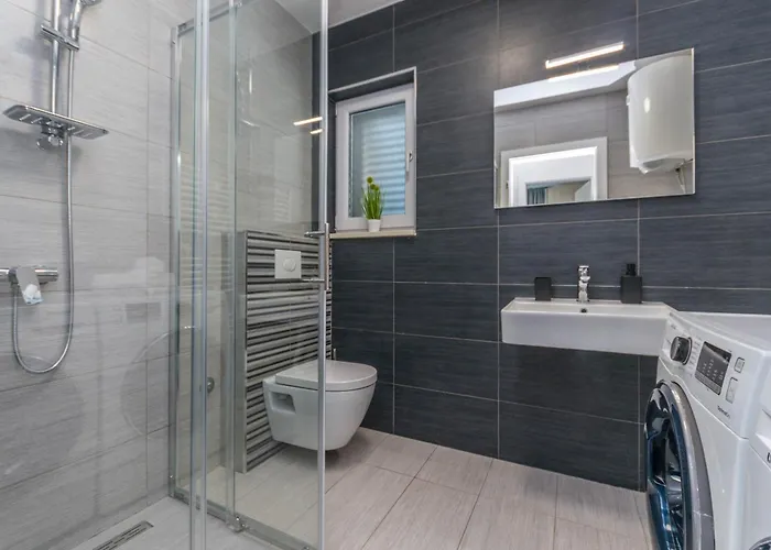 Daire Ledenko Holiday Home Private Pool & Jacuzzi